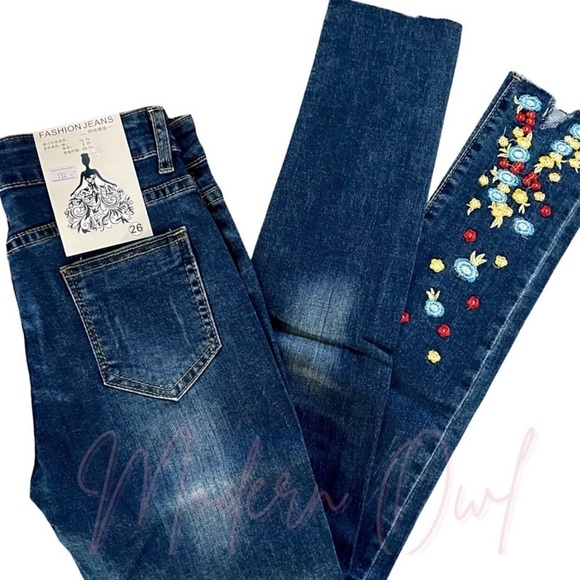 New! Plus Size Designer Floral Embroidered Skinny Jeans - Picture 7 of 11